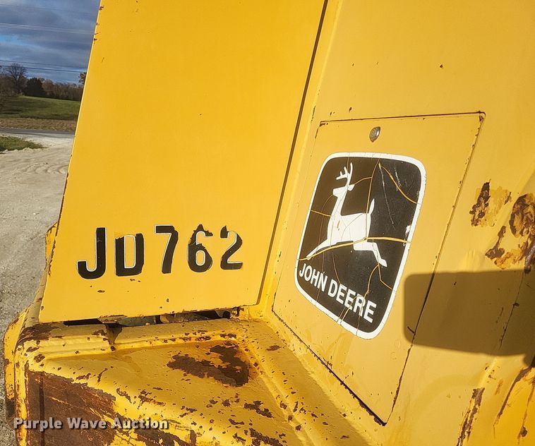 image for item DQ3787 1977 John Deere  762 elevating scraper