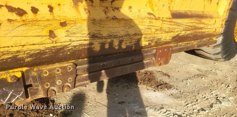 image for item DQ3787 1977 John Deere  762 elevating scraper