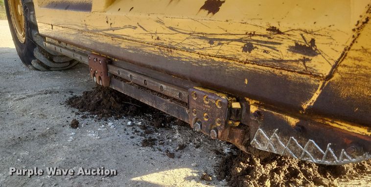 image for item DQ3787 1977 John Deere  762 elevating scraper