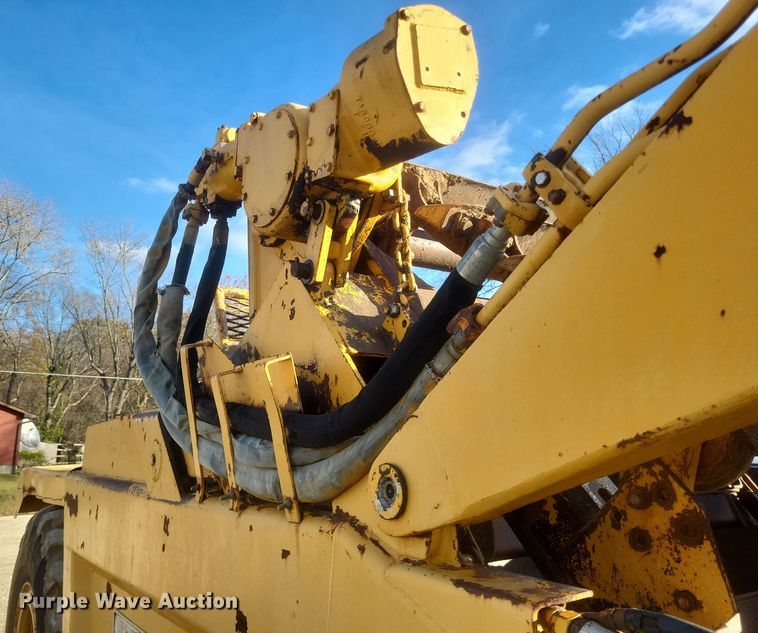 image for item DQ3787 1977 John Deere  762 elevating scraper