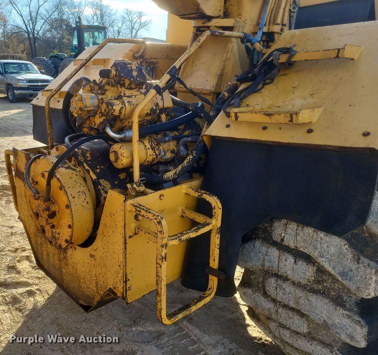 image for item DQ3787 1977 John Deere  762 elevating scraper