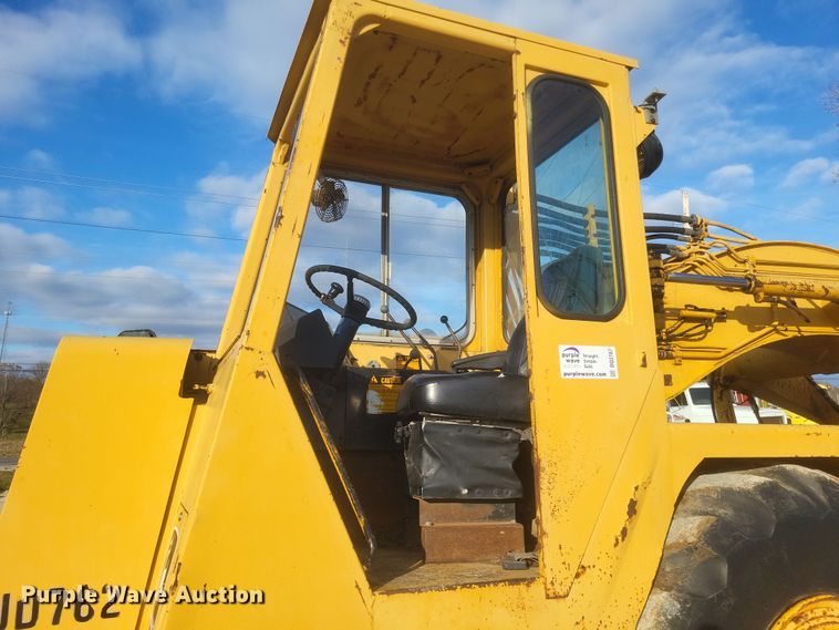 image for item DQ3787 1977 John Deere  762 elevating scraper