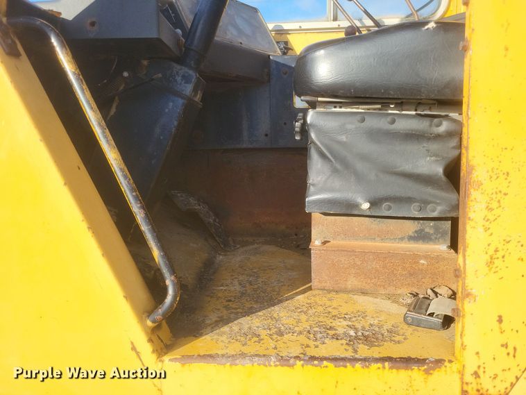 image for item DQ3787 1977 John Deere  762 elevating scraper