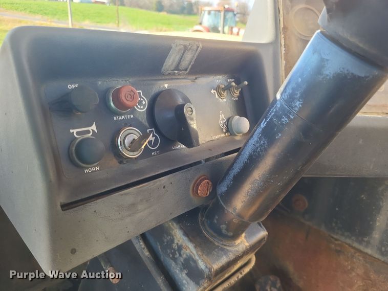 image for item DQ3787 1977 John Deere  762 elevating scraper