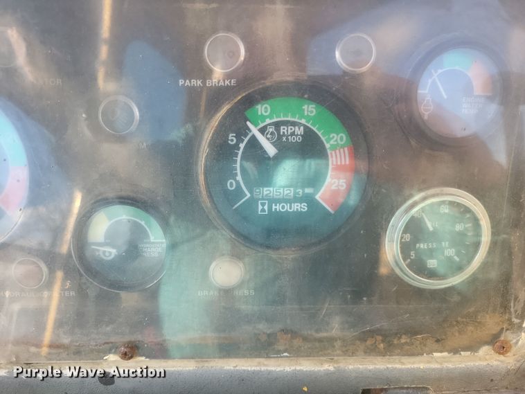 image for item DQ3787 1977 John Deere  762 elevating scraper