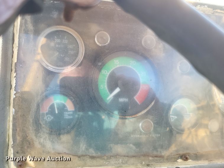 image for item DQ3787 1977 John Deere  762 elevating scraper