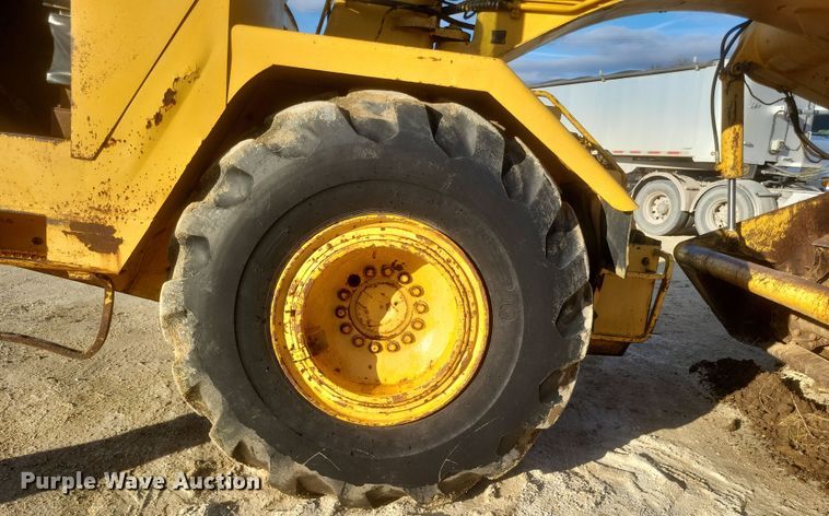 image for item DQ3787 1977 John Deere  762 elevating scraper