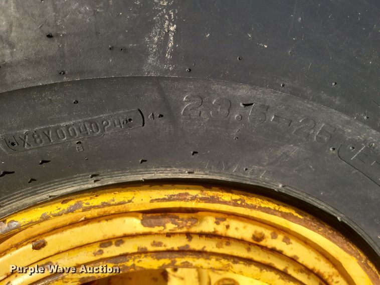 image for item DQ3787 1977 John Deere  762 elevating scraper