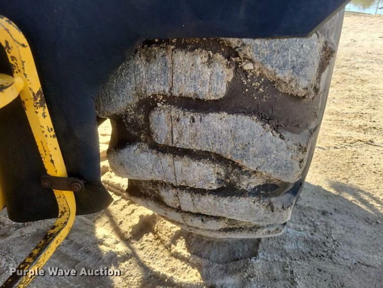 image for item DQ3787 1977 John Deere  762 elevating scraper