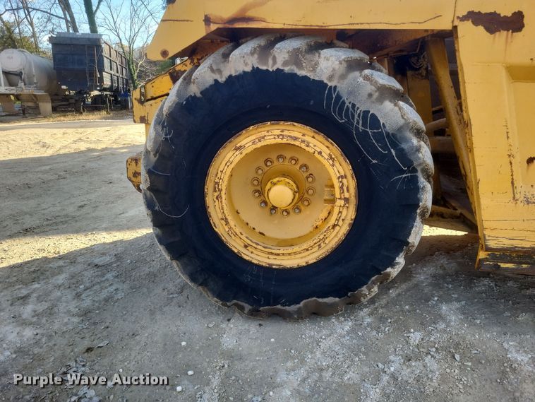 image for item DQ3787 1977 John Deere  762 elevating scraper