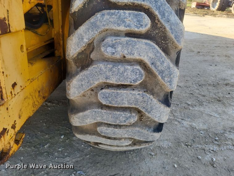 image for item DQ3787 1977 John Deere  762 elevating scraper