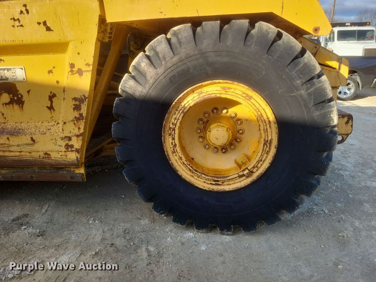 image for item DQ3787 1977 John Deere  762 elevating scraper