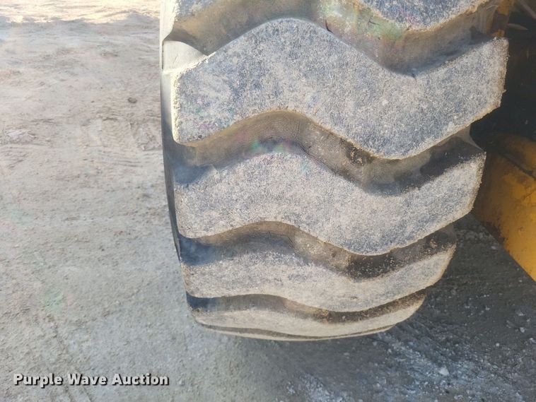 image for item DQ3787 1977 John Deere  762 elevating scraper