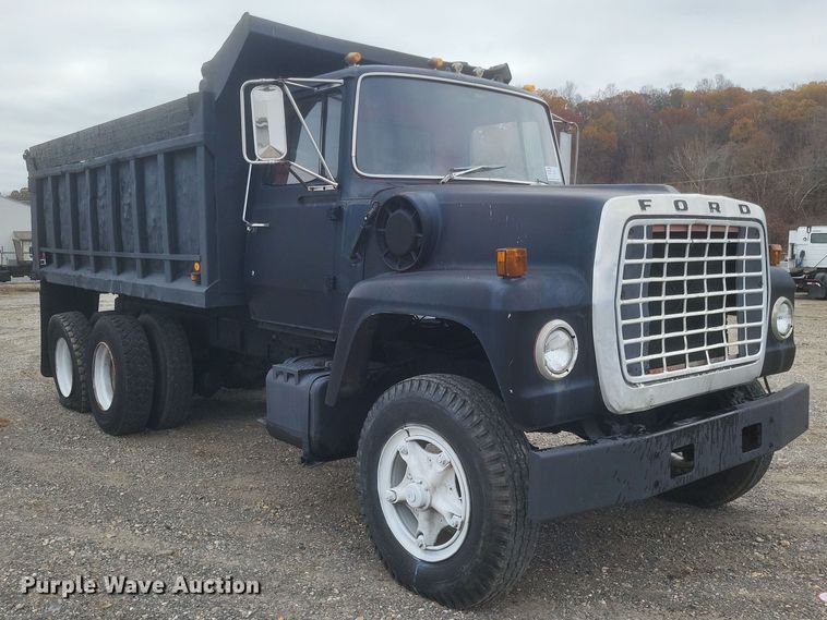 image for item DQ3810 1973 Ford dump truck