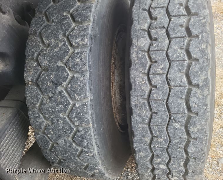 image for item DQ3810 1973 Ford dump truck