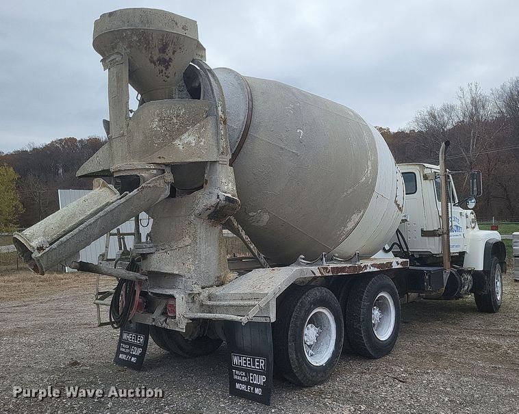 image for item DQ3812 1986 Ford LT9000 ready mix truck