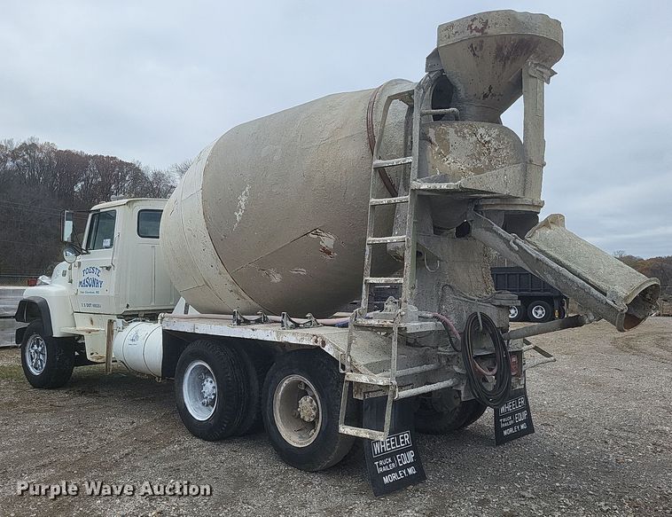 image for item DQ3812 1986 Ford LT9000 ready mix truck