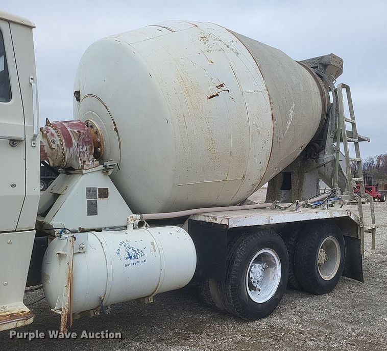 image for item DQ3812 1986 Ford LT9000 ready mix truck