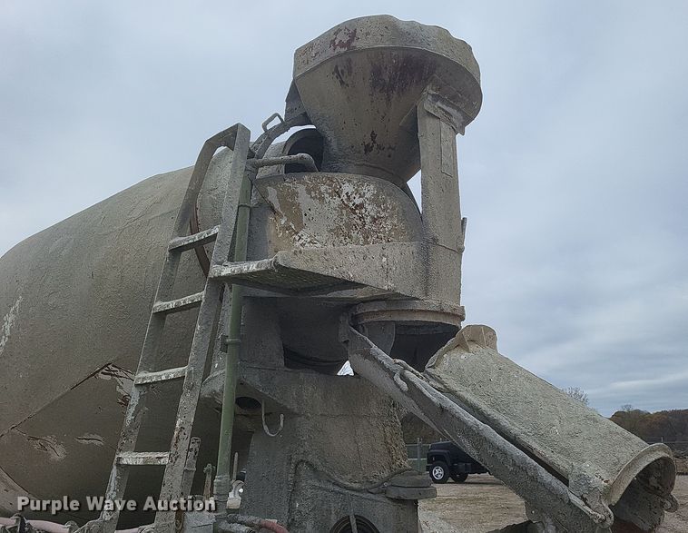 image for item DQ3812 1986 Ford LT9000 ready mix truck