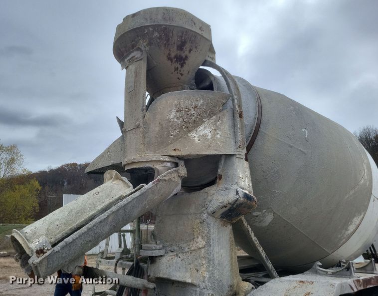 image for item DQ3812 1986 Ford LT9000 ready mix truck