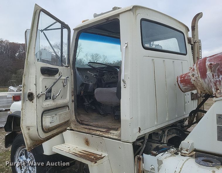 image for item DQ3812 1986 Ford LT9000 ready mix truck