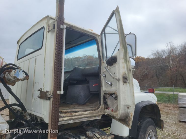 image for item DQ3812 1986 Ford LT9000 ready mix truck