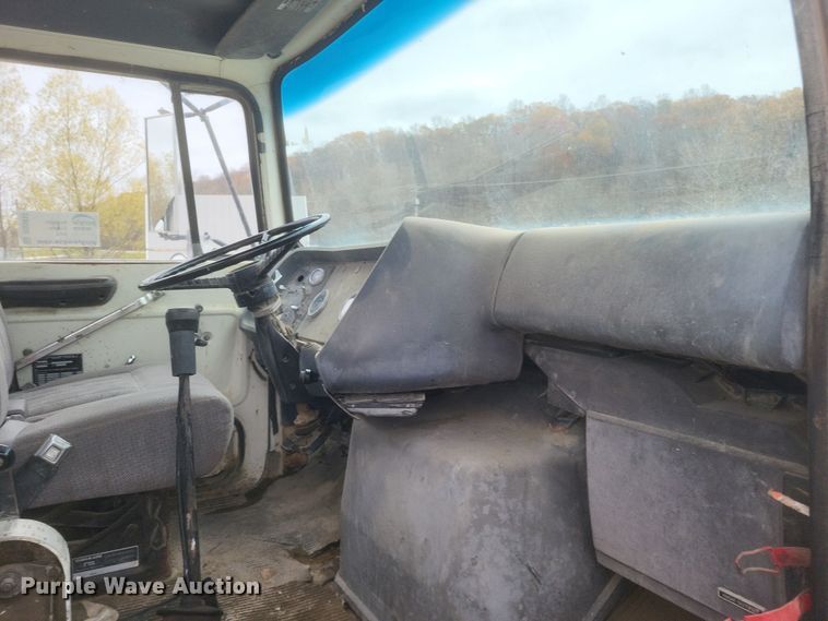 image for item DQ3812 1986 Ford LT9000 ready mix truck