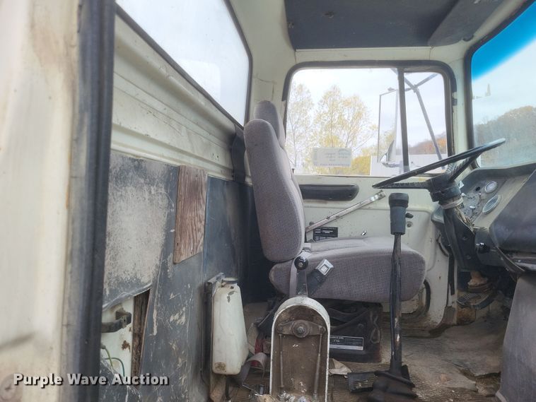 image for item DQ3812 1986 Ford LT9000 ready mix truck