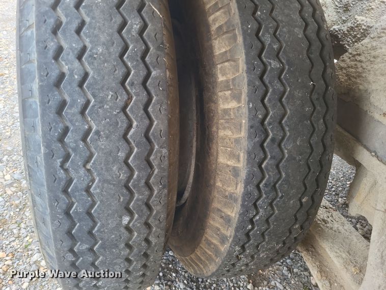 image for item DQ3812 1986 Ford LT9000 ready mix truck