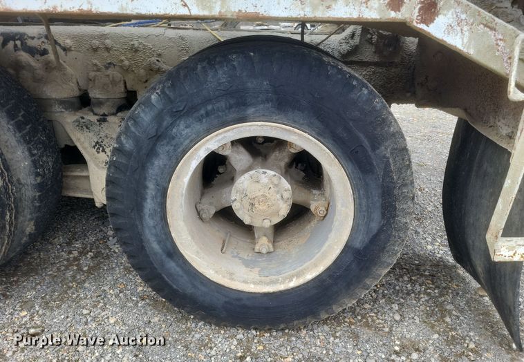 image for item DQ3812 1986 Ford LT9000 ready mix truck