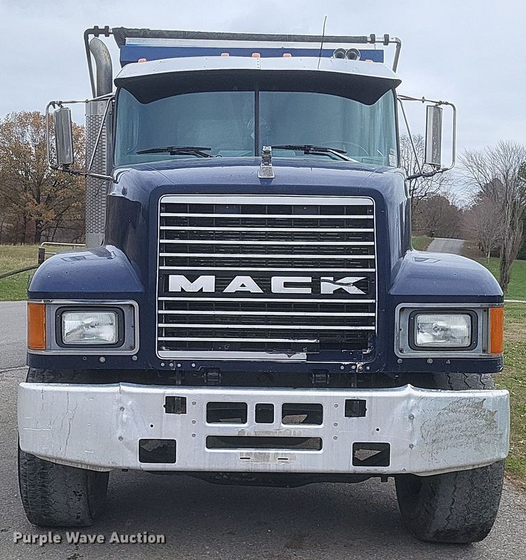 image for item DQ3814 1990 Mack CH600 dump truck
