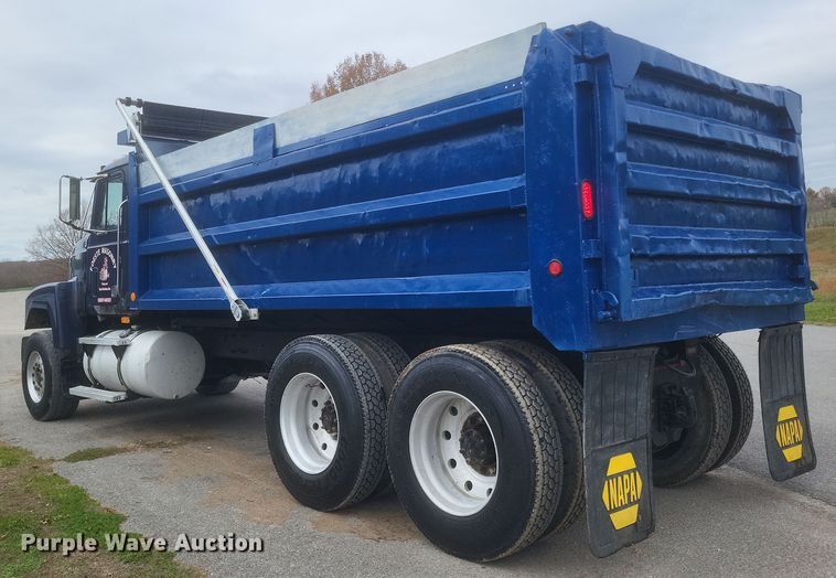 image for item DQ3814 1990 Mack CH600 dump truck