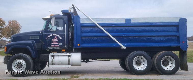 image for item DQ3814 1990 Mack CH600 dump truck