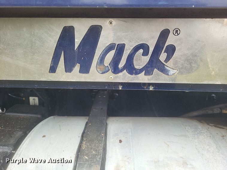 image for item DQ3814 1990 Mack CH600 dump truck