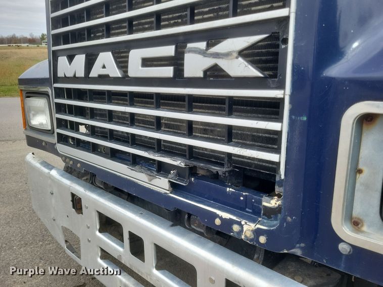 image for item DQ3814 1990 Mack CH600 dump truck