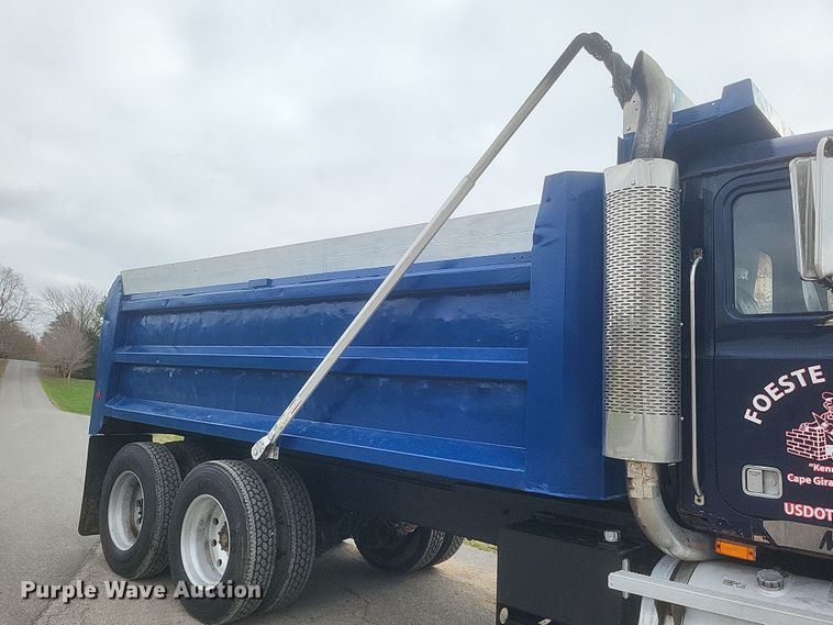 image for item DQ3814 1990 Mack CH600 dump truck