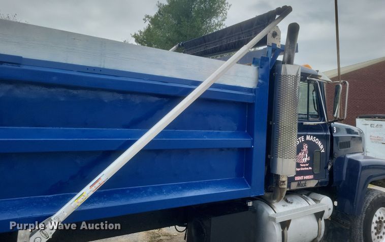 image for item DQ3814 1990 Mack CH600 dump truck