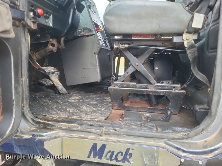 image for item DQ3814 1990 Mack CH600 dump truck