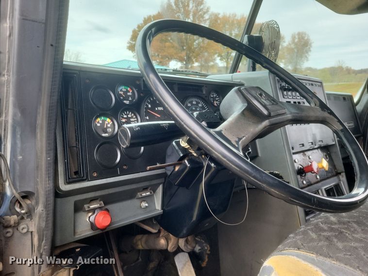 image for item DQ3814 1990 Mack CH600 dump truck