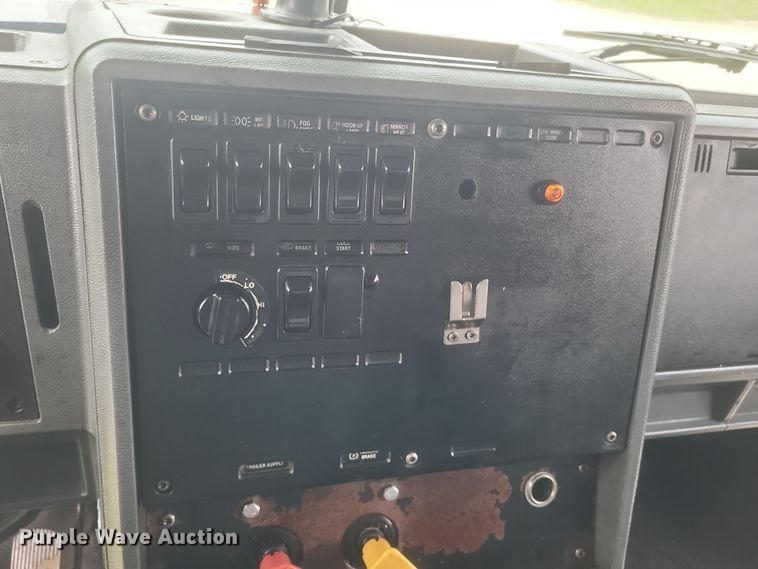 image for item DQ3814 1990 Mack CH600 dump truck