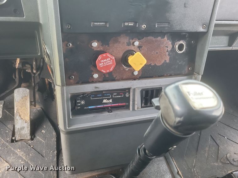 image for item DQ3814 1990 Mack CH600 dump truck