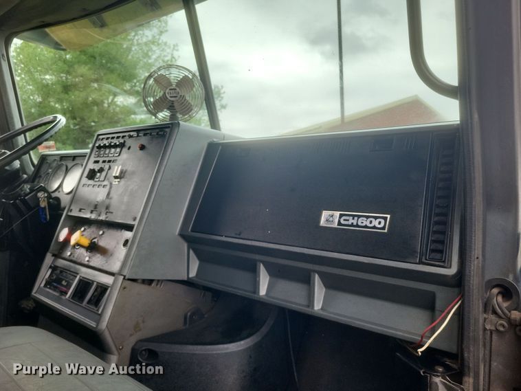image for item DQ3814 1990 Mack CH600 dump truck