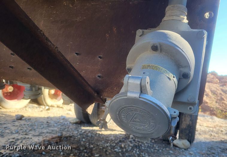 image for item DQ3839 Caterpillar  SR4B generator trailer