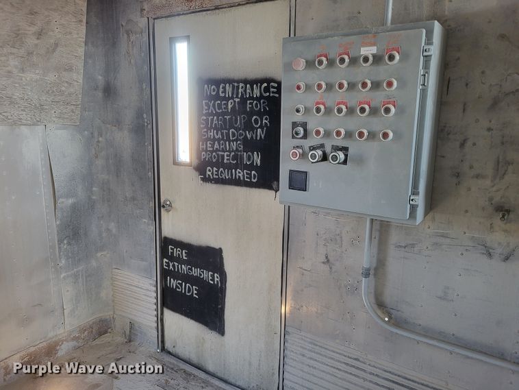 image for item DQ3839 Caterpillar  SR4B generator trailer