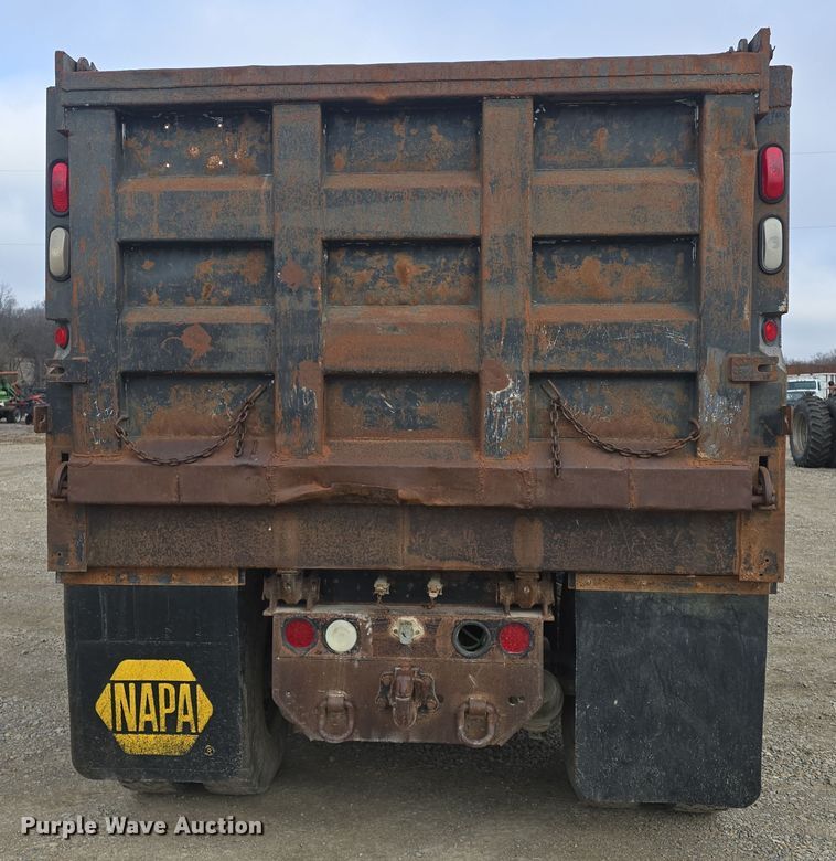 image for item DQ5330 1995 GMC TopKick C8500 dump truck