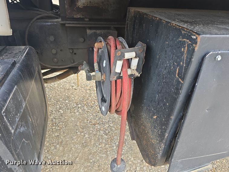 image for item DQ5330 1995 GMC TopKick C8500 dump truck