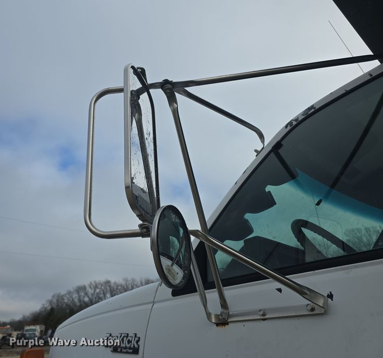 image for item DQ5330 1995 GMC TopKick C8500 dump truck