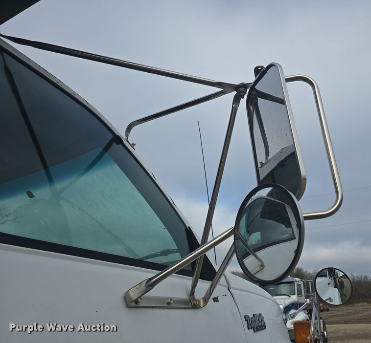 image for item DQ5330 1995 GMC TopKick C8500 dump truck