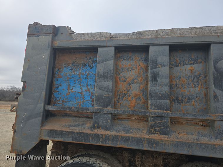 image for item DQ5330 1995 GMC TopKick C8500 dump truck