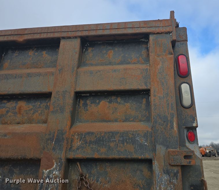 image for item DQ5330 1995 GMC TopKick C8500 dump truck